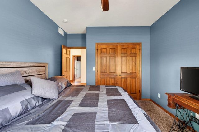 1216 E APPLE CREEK ROAD, Appleton, WI 54913