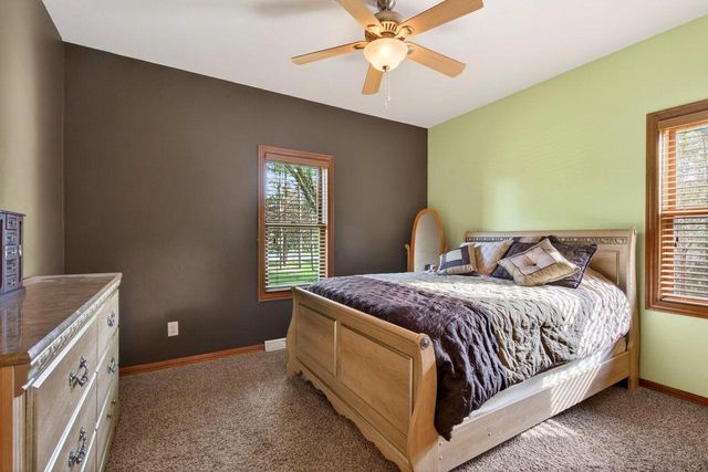 1216 E APPLE CREEK ROAD, Appleton, WI 54913
