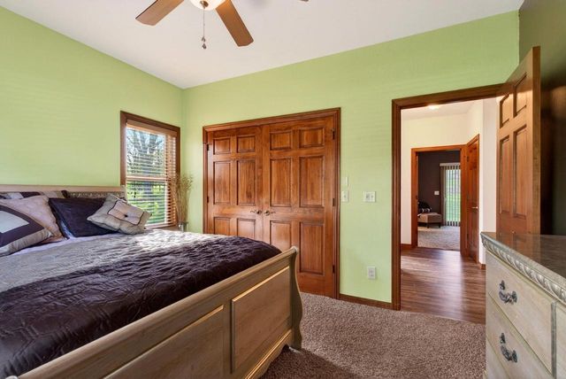 1216 E APPLE CREEK ROAD, Appleton, WI 54913