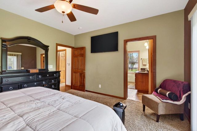 1216 E APPLE CREEK ROAD, Appleton, WI 54913