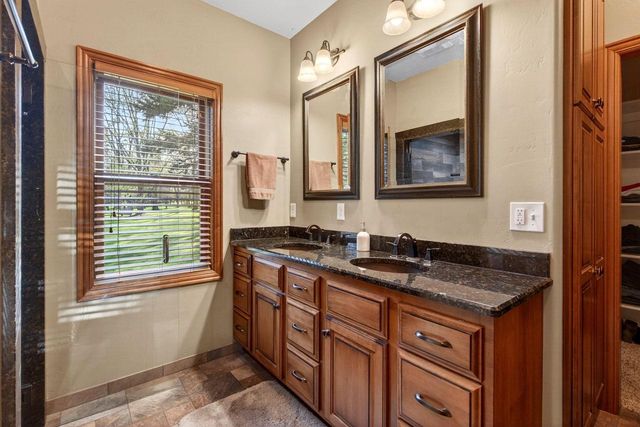 1216 E APPLE CREEK ROAD, Appleton, WI 54913