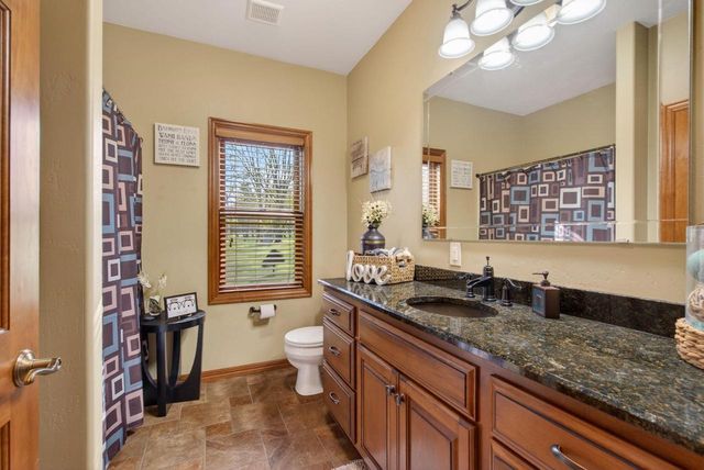 1216 E APPLE CREEK ROAD, Appleton, WI 54913