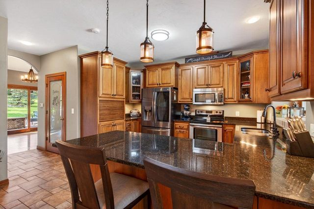 1216 E APPLE CREEK ROAD, Appleton, WI 54913