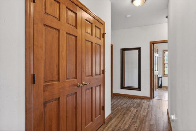1216 E APPLE CREEK ROAD, Appleton, WI 54913