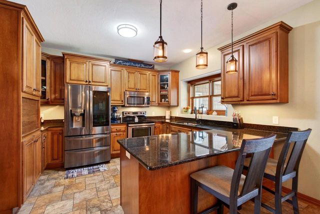 1216 E APPLE CREEK ROAD, Appleton, WI 54913