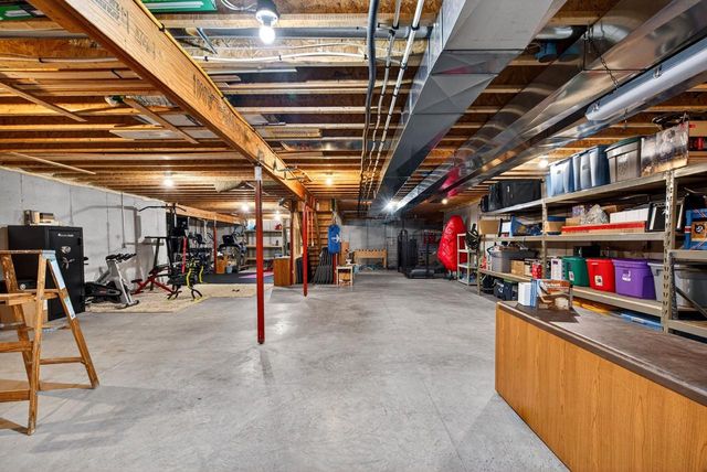 1216 E APPLE CREEK ROAD, Appleton, WI 54913