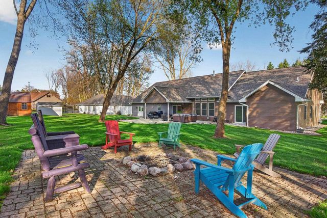 1216 E APPLE CREEK ROAD, Appleton, WI 54913