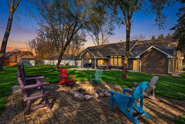 1216 E APPLE CREEK ROAD, Appleton, WI 54913