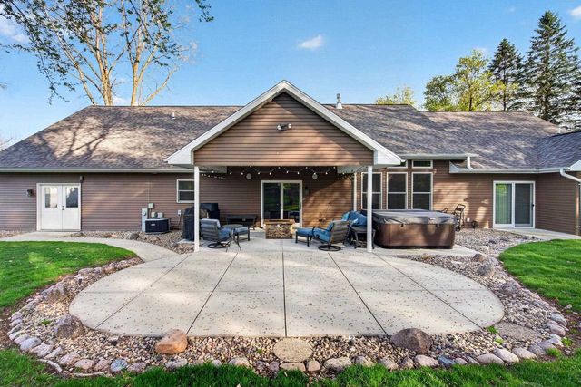 1216 E APPLE CREEK ROAD, Appleton, WI 54913