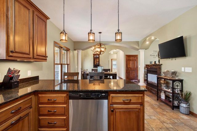 1216 E APPLE CREEK ROAD, Appleton, WI 54913