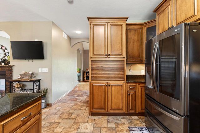 1216 E APPLE CREEK ROAD, Appleton, WI 54913