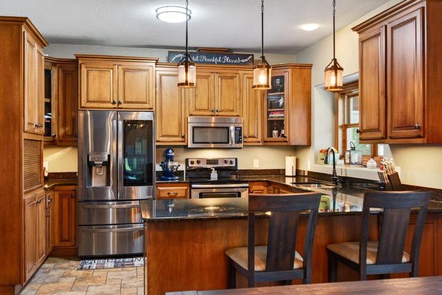 1216 E APPLE CREEK ROAD, Appleton, WI 54913