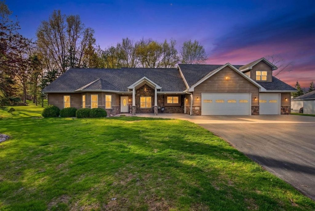 1216 E APPLE CREEK ROAD, Appleton, WI 54913