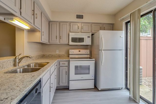 2620 Piedras 3, Irving, TX 75038