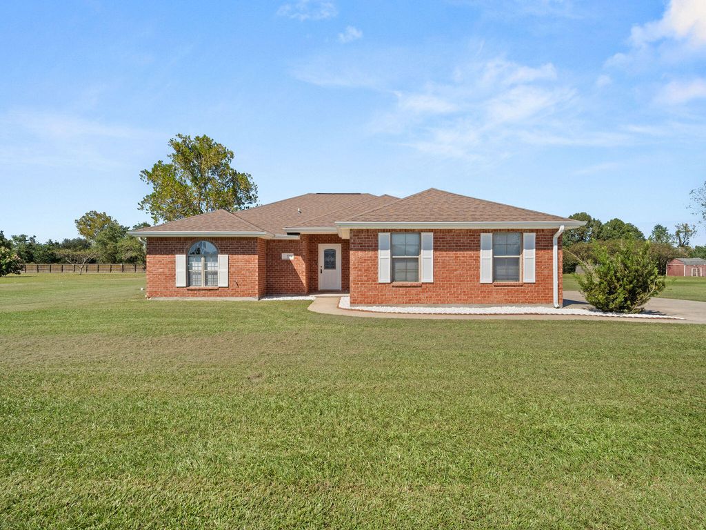 191 Delia Dr, Leesville, LA 71446