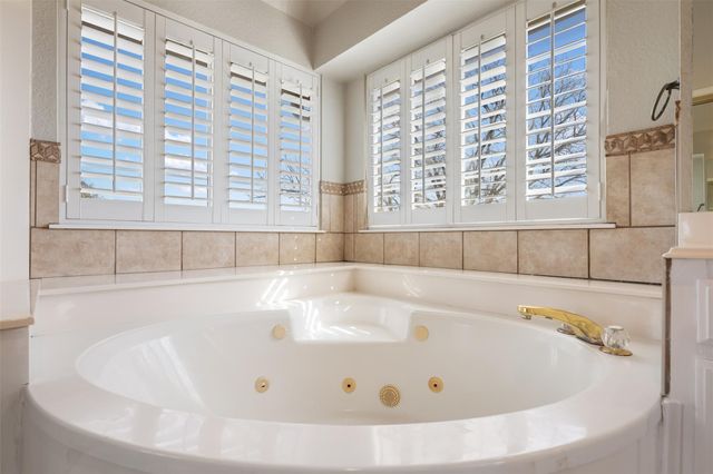 3893 Royal Troon DR, Round Rock, TX 78664