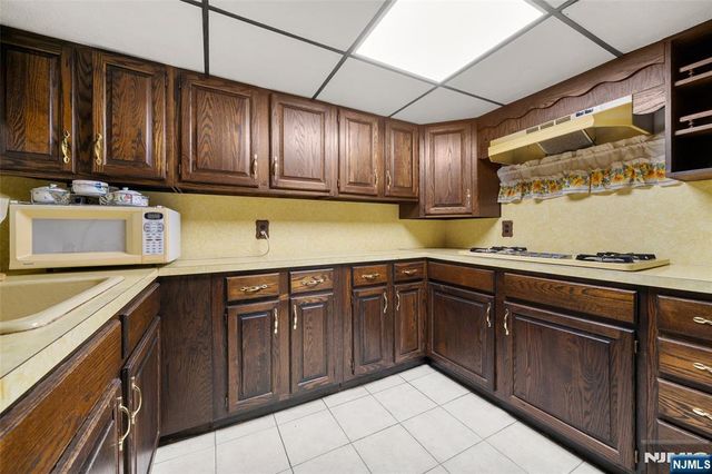 32-06 Rosalie Street, Fair Lawn, NJ 07410