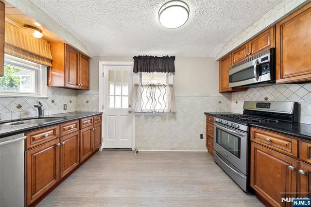 32-06 Rosalie Street, Fair Lawn, NJ 07410