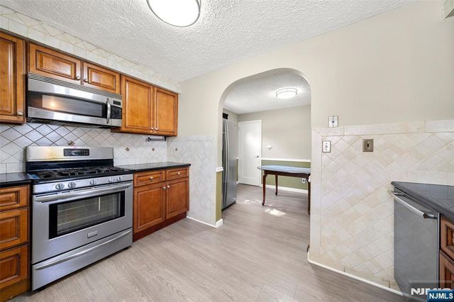 32-06 Rosalie Street, Fair Lawn, NJ 07410