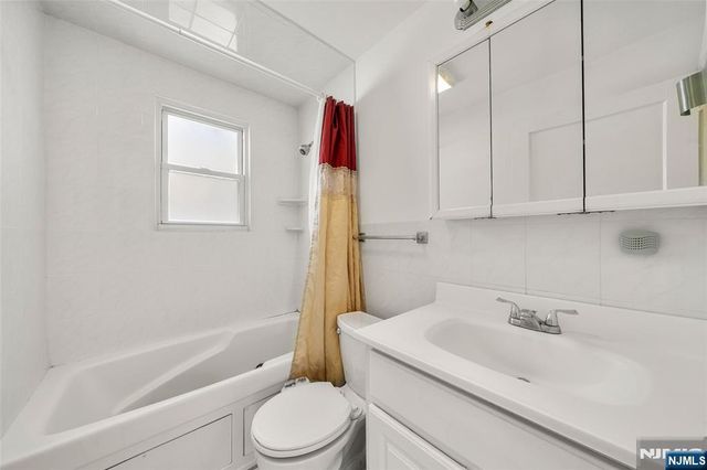32-06 Rosalie Street, Fair Lawn, NJ 07410