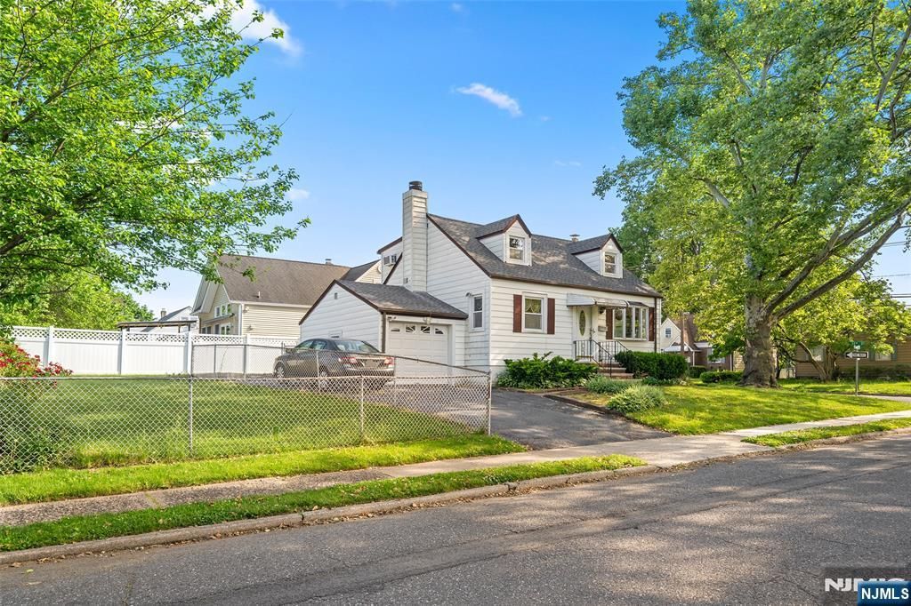 32-06 Rosalie Street, Fair Lawn, NJ 07410