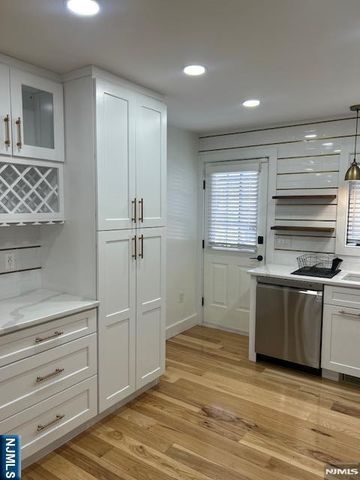 17 Zabriskie Street 1705, Hackensack, NJ 07601