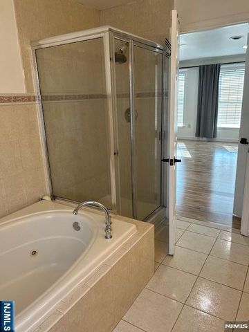 17 Zabriskie Street 1705, Hackensack, NJ 07601