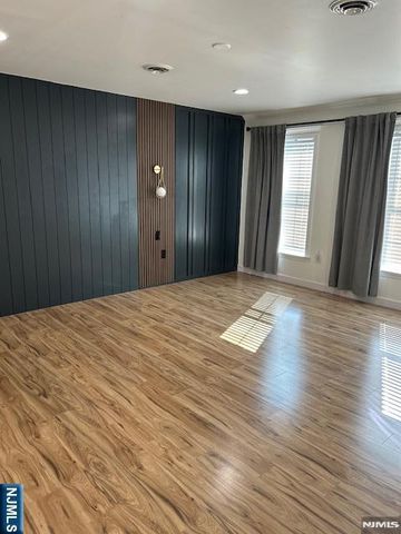 17 Zabriskie Street 1705, Hackensack, NJ 07601