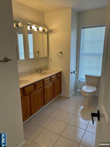 17 Zabriskie Street 1705, Hackensack, NJ 07601
