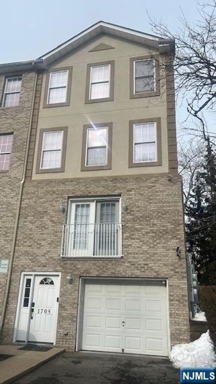 17 Zabriskie Street 1705, Hackensack, NJ 07601