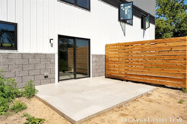 1500 Kooiman Avenue 9, Grand Haven, MI 49417
