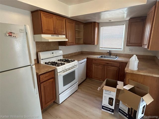 23076 Melrose Avenue, Eastpointe, MI 48021