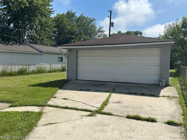 23076 Melrose Avenue, Eastpointe, MI 48021