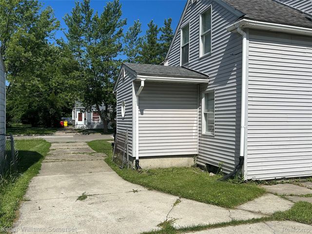 23076 Melrose Avenue, Eastpointe, MI 48021