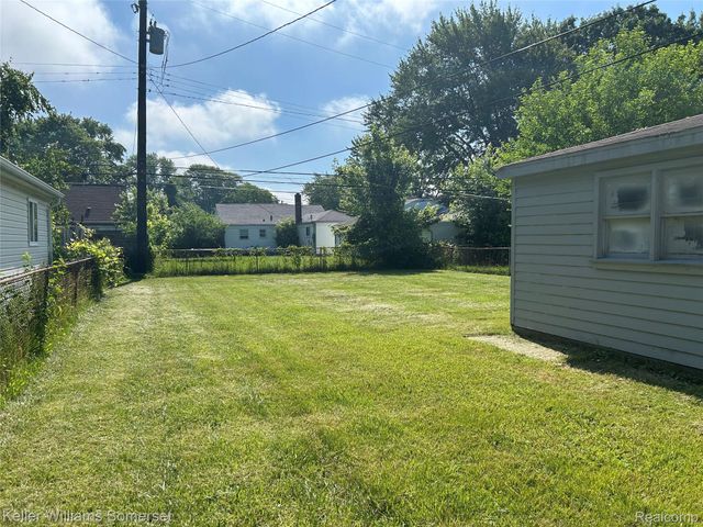 23076 Melrose Avenue, Eastpointe, MI 48021
