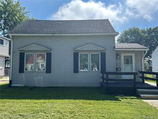 23076 Melrose Avenue, Eastpointe, MI 48021