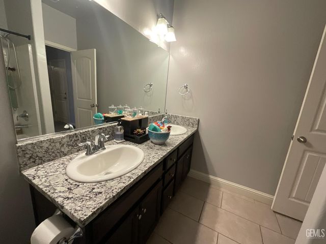 5822 Blue Spruce Avenue, Bakersfield, CA 93313