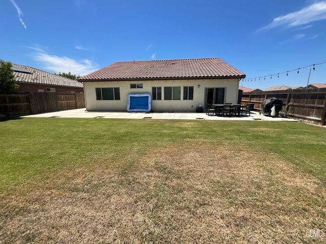 5822 Blue Spruce Avenue, Bakersfield, CA 93313