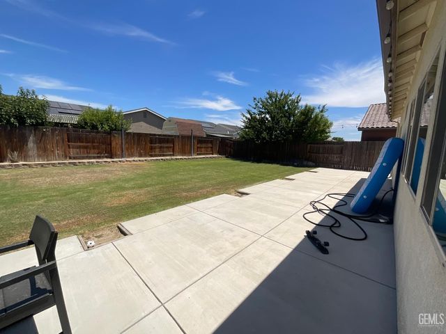 5822 Blue Spruce Avenue, Bakersfield, CA 93313