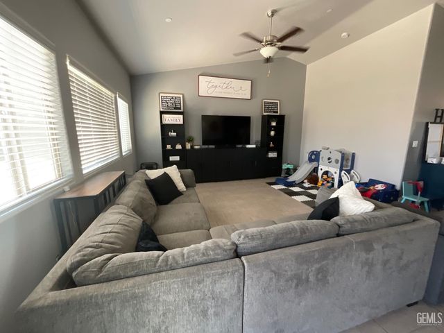 5822 Blue Spruce Avenue, Bakersfield, CA 93313