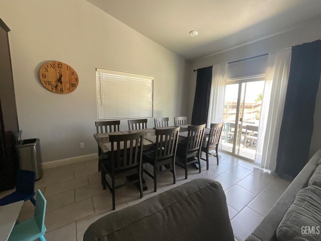 5822 Blue Spruce Avenue, Bakersfield, CA 93313