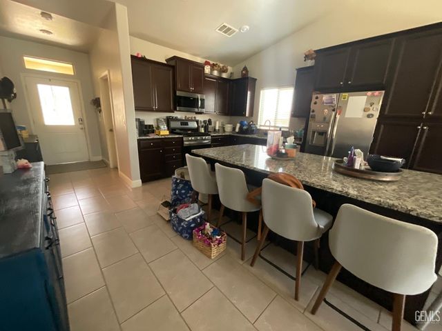 5822 Blue Spruce Avenue, Bakersfield, CA 93313