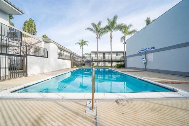 5500 Ackerfield Avenue 105, Long Beach, CA 90805