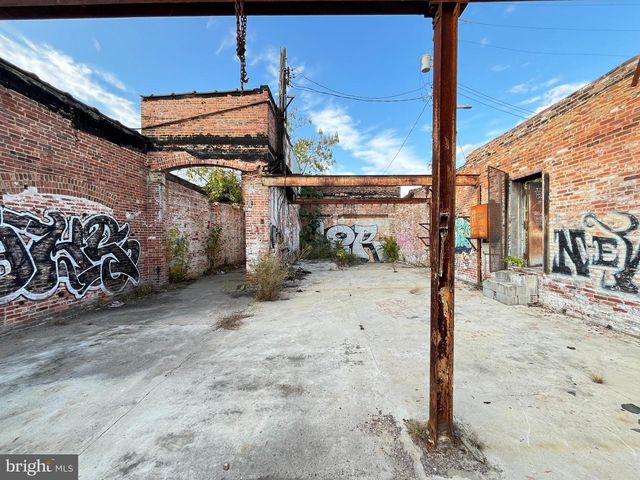 1301 N WOLFE ST, Baltimore, MD 21213