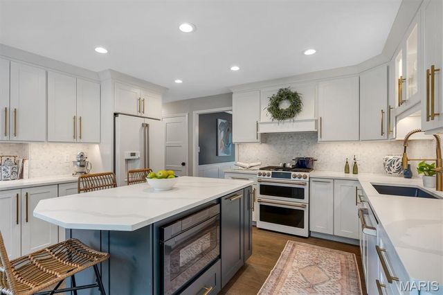 1530 Cornhill Lane, Kirkwood, MO 63122