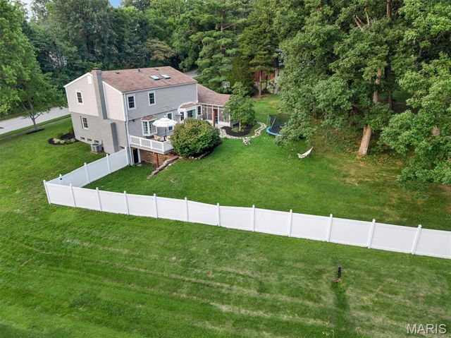 1530 Cornhill Lane, Kirkwood, MO 63122