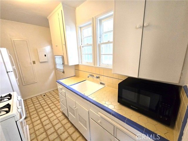 146 N Hamilton Drive A, Beverly Hills, CA 90211