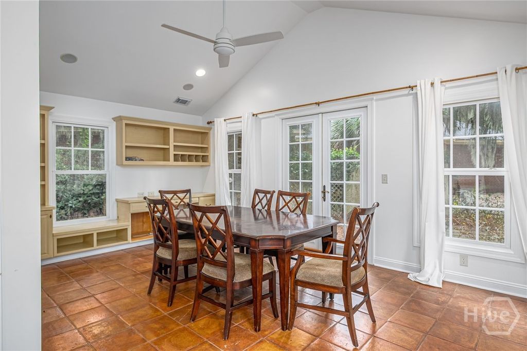 Image 10 of property listing at 9 Dr Louis Way, Savannah, GA 31411