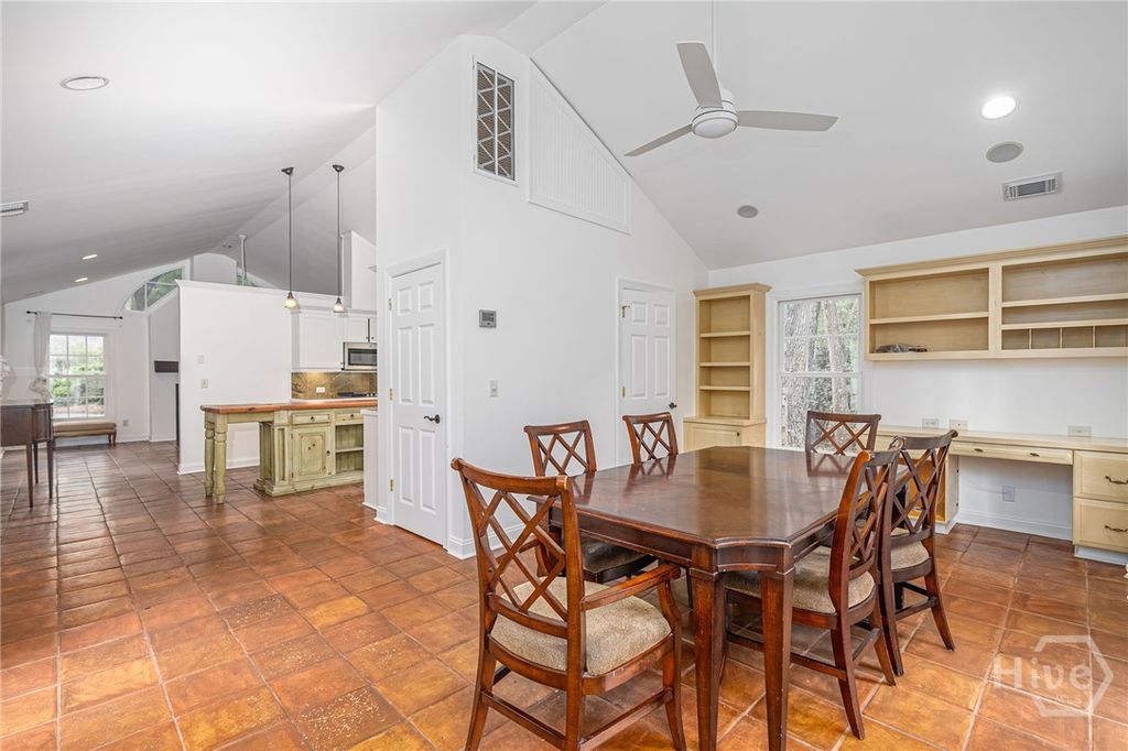 Image 11 of property listing at 9 Dr Louis Way, Savannah, GA 31411