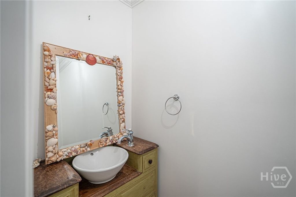 Image 12 of property listing at 9 Dr Louis Way, Savannah, GA 31411